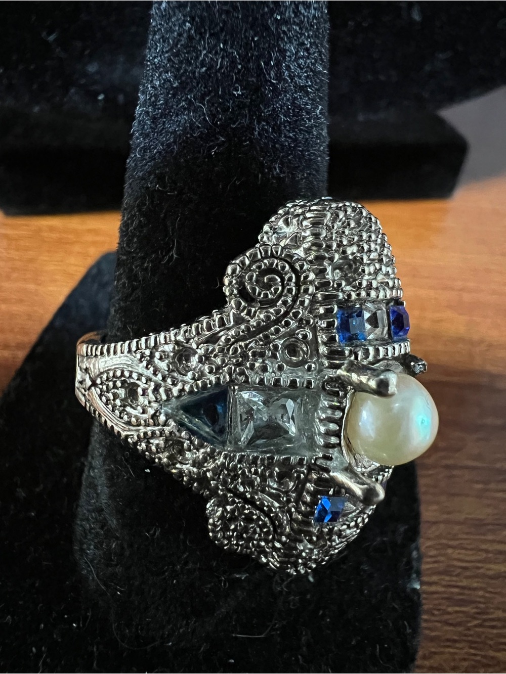 Vintage Marcasite Pearl and Sapphire-Tone Ornate Statement Ring - Picture 3 of 6